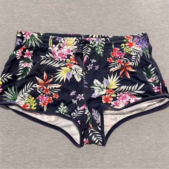✨✨**$40 for 3** ✨✨  Terranova Floral Board Shorts ($20/each) - Picture 5 of 10